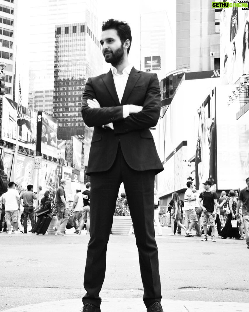 Andrea Iervolino Instagram - Waiting for Tribeca Film Festival @tribecafilmfestival ... Times Square, New York City