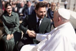 Andrea Iervolino Instagram - "I am proud that great artists like Bollywood star Jacqueline Fernandez ( @jacquelienefernandez ) accepted my invitation to pay homage, together, to His Holiness @franciscus