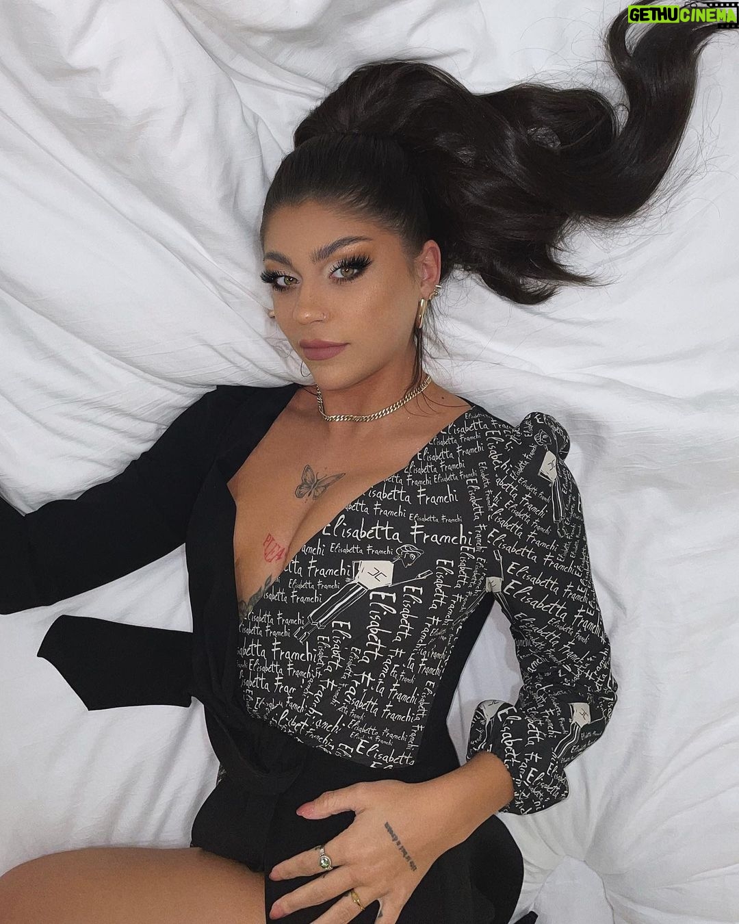Andrea Russett Instagram - i’m out of caption ideas. give me your best. following a few of my favorites ♾️🎯