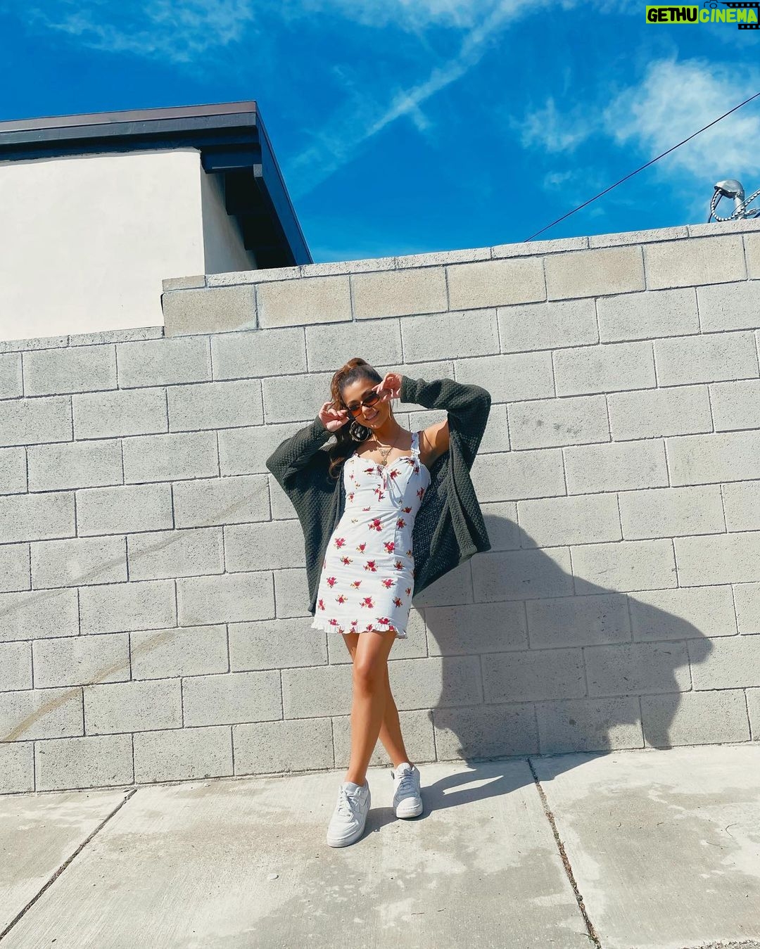Andrea Russett Instagram - almost forgot how to instagram