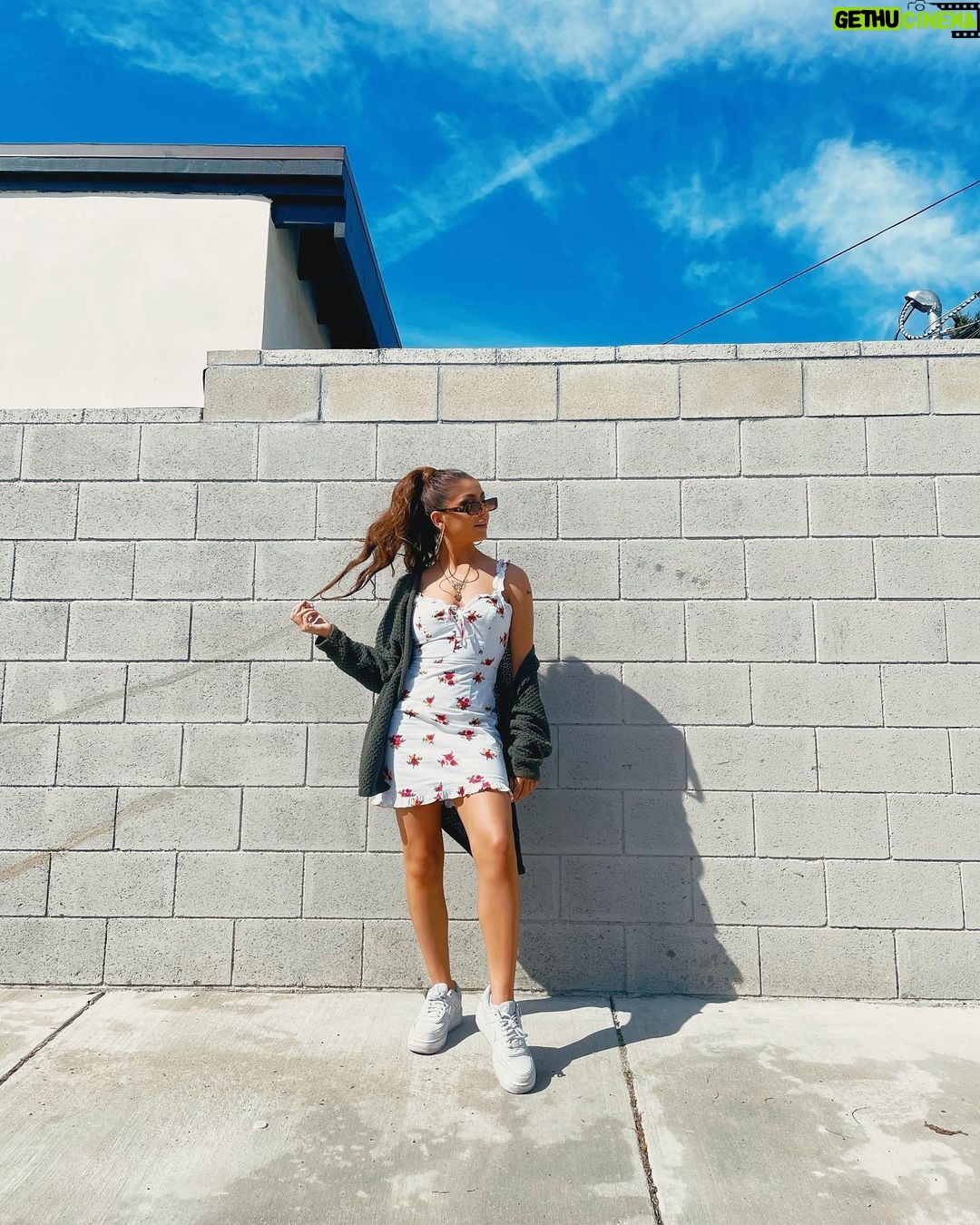 Andrea Russett Instagram - almost forgot how to instagram