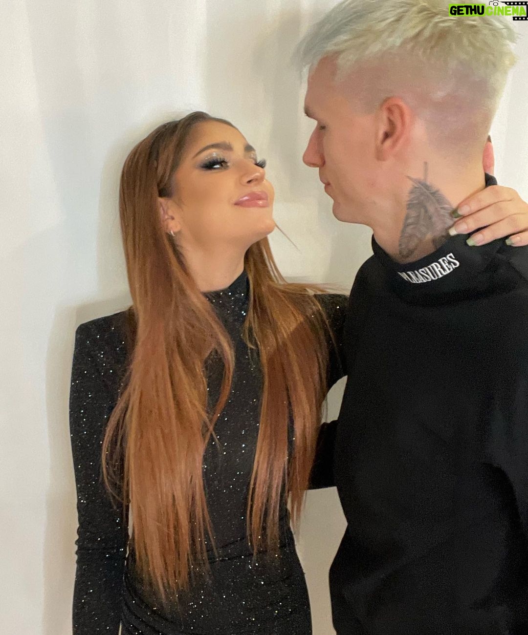 Andrea Russett Instagram - hello 2023 🤌🏼 let’s do some cool shit 🫡🖤
