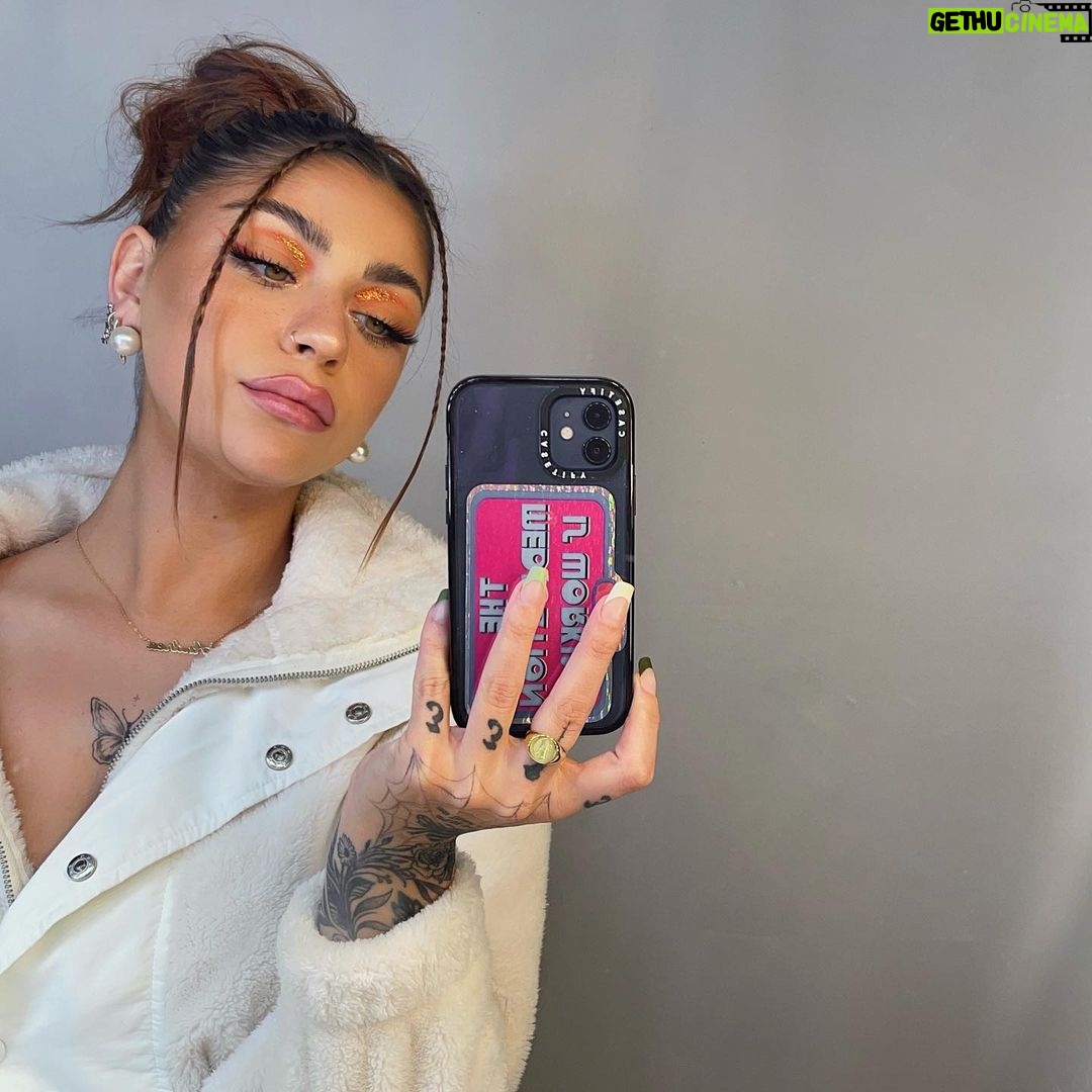 Andrea Russett Instagram - new years resolutions? 🫣