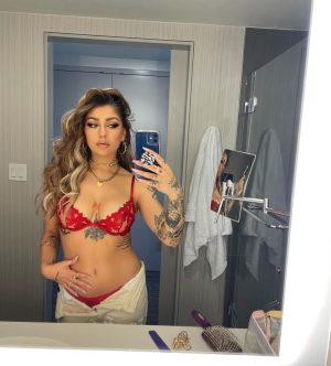 Andrea Russett Instagram - performing LIVE at the Twitch x Rolling Stone #SXSW stage TONIGHT!!

watch live on the @RollingStone Twitch!  livestream starts at 6pm pst/8pm cst!
twitch.tv/rollingstone ♥️