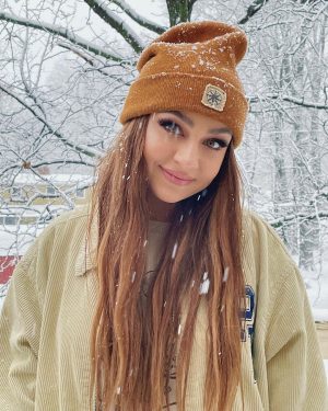 Andrea Russett Instagram - walkin’ in a winter wonderland ❄️
