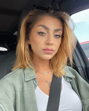 Andrea Russett Instagram - i have learned so. much. in recovery. number one being that it is not and will never be linear. there will be days that make it seem effortless and there will be days that i have to take hour by hour, or even minute by minute. i’m learning a lot about being present and mindful. yesterday is gone and tomorrow is not yet here. all i can do is learn from yesterday what worked and what didn’t, to set me up for a better tomorrow. hope you’re all hangin in there. ♥️