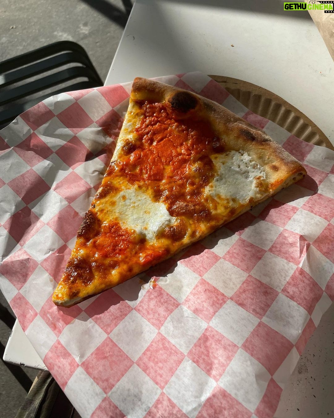 Andrea Russett Instagram - them nyc slices 🫶🏼 Brooklyn, New York