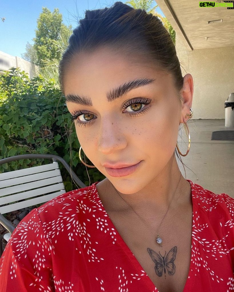 Andrea Russett Instagram - You’re lookin at a girl who just completed her 3 week inpatient rehab stay! I think when I first arrived I was still in a bit of denial that I actually needed to be there. And that’s okay, all that matters is that I showed up and stayed. And the longer I stayed, the most obvious it became that I was exactly where I needed to be. I am so grateful for all the people I met and became family with. I have learned so much about myself, and began to truly heal the parts of me that I had been trying to numb for so many years. One of our assignments was to write a goodbye letter to alcohol. I decided I wanted to share it with you all. I was nervous to publicly talk about going to rehab but the support you all have shown has been such a source of strength and motivation on the days where it’s a bit harder to stick it out. If you’re struggling I hope that you know you’re not alone. And there is light at the end of the tunnel. I love you. Thank you 🤍