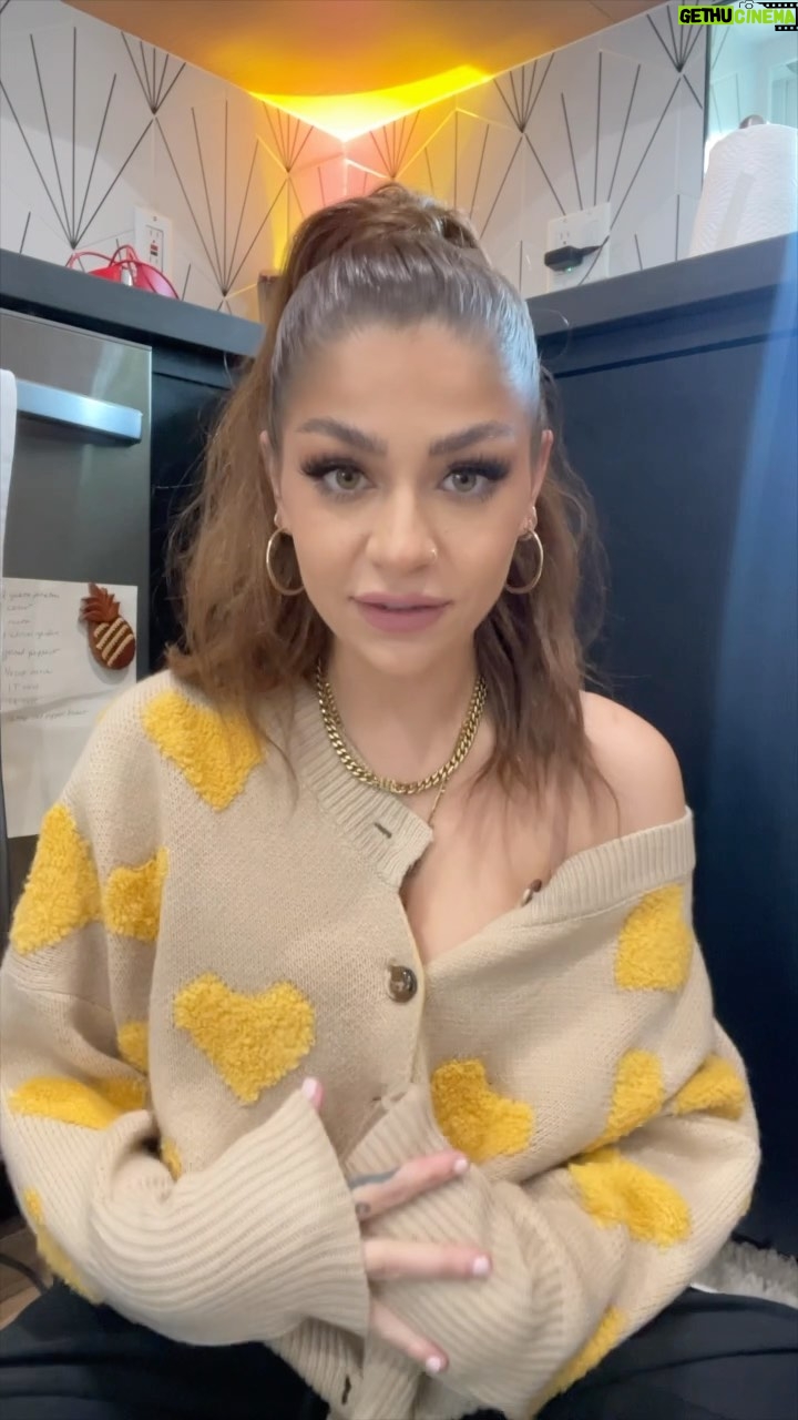 Andrea Russett Instagram - DID SOMEONE SAY CANDY CRUSH MUSIC SEASON?!... Yeah. I made a little jingle from the Candy Crush in game music. Level 10,000 HERE WE COME! @candycrushsaga #candycrushpartner