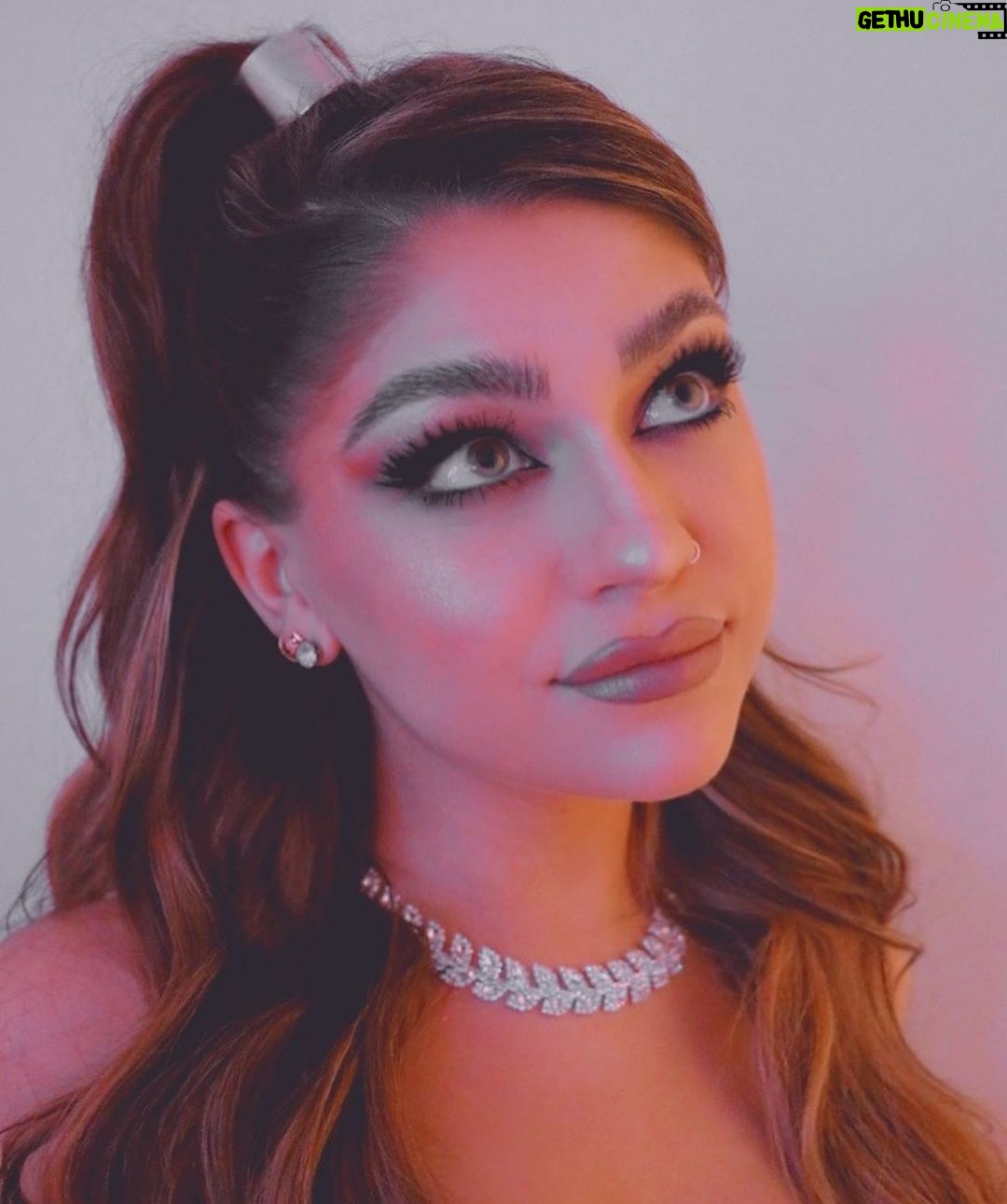 Andrea Russett Instagram - You grow so much when you stop watering gardens that don't want to see you bloom. 🌱 Los Angeles, California