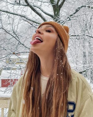 Andrea Russett Instagram - walkin’ in a winter wonderland ❄️