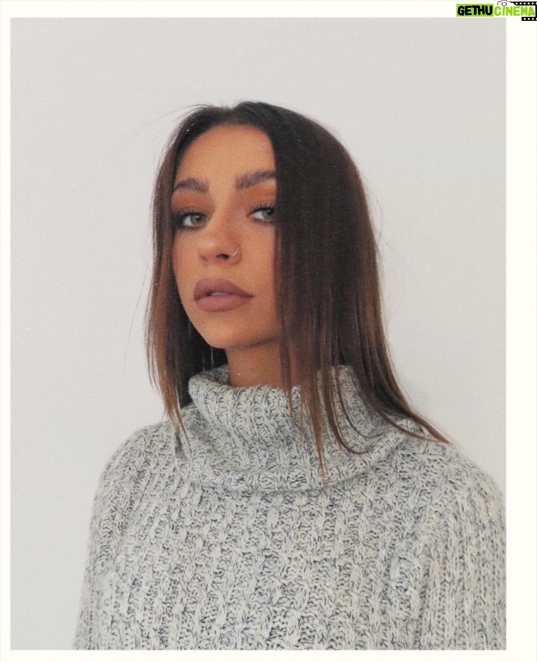 Andrea Russett Instagram - 🚨🚨🚨 new youtube video uploaded today. go watch me cry 🫡
