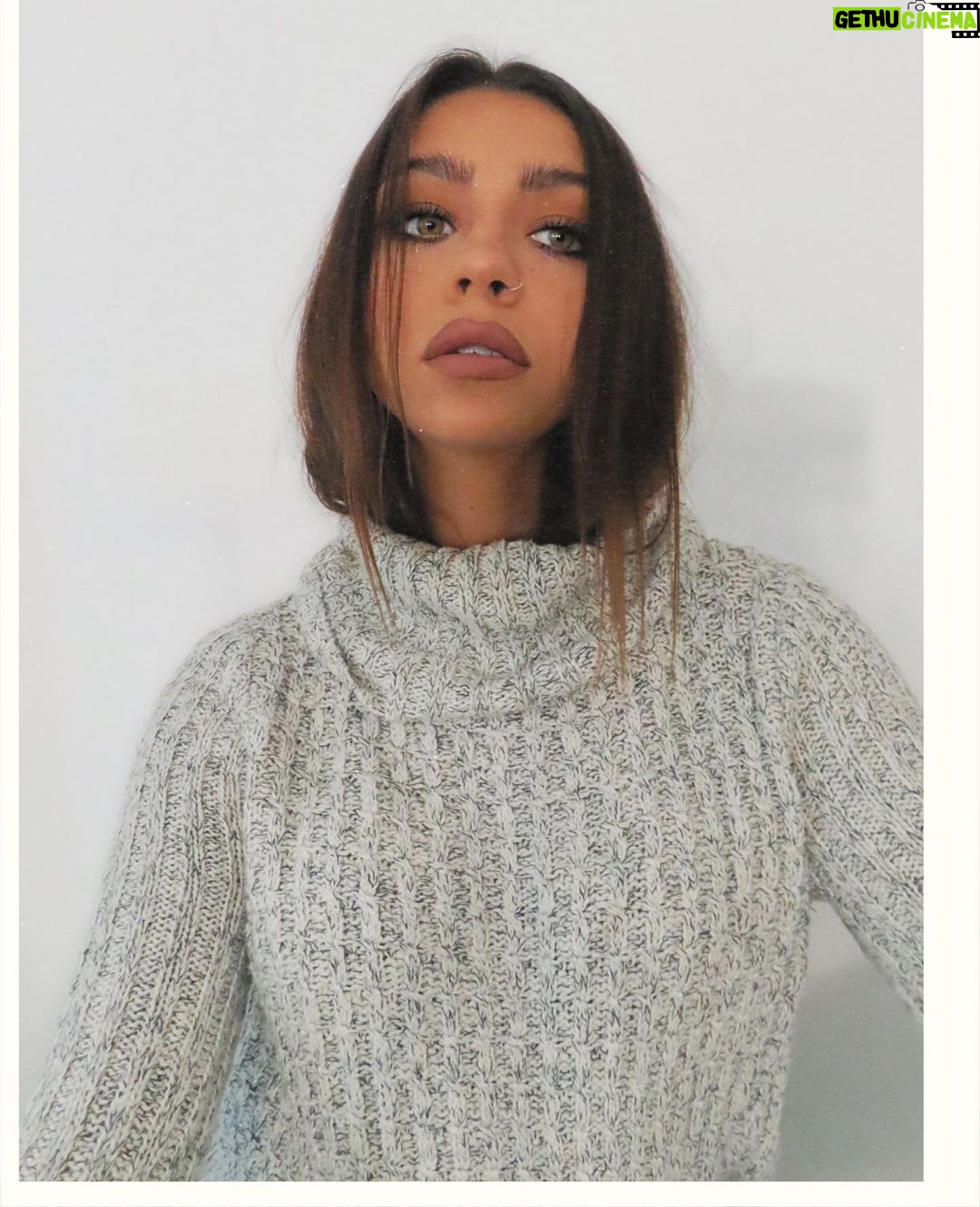 Andrea Russett Instagram - 🚨🚨🚨 new youtube video uploaded today. go watch me cry 🫡