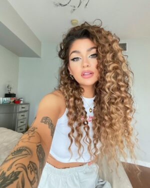 Andrea Russett Instagram - havent selfied in a sec y’all mind?