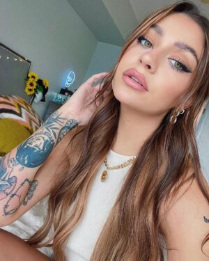 Andrea Russett Instagram - hi my love 💘