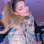 Andrea Russett Instagram - swipe to the last slide to see the WORK i put in on this make up 🥲be nice and tell me it’s purdy