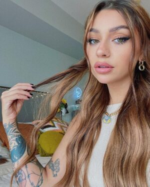 Andrea Russett Instagram - hi my love 💘