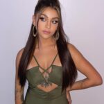 Andrea Russett Instagram - MY NEW SINGLE ‘STRANGER’ DROPS IN 4 HOURS ❤️‍🔥 you ready? if ur overseas and it’s already out….. u likey? 🥰