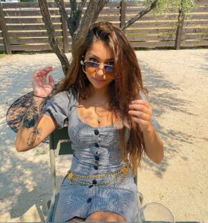 Andrea Russett Instagram - posting twice in one day because i’ve been living so much life 😮‍💨