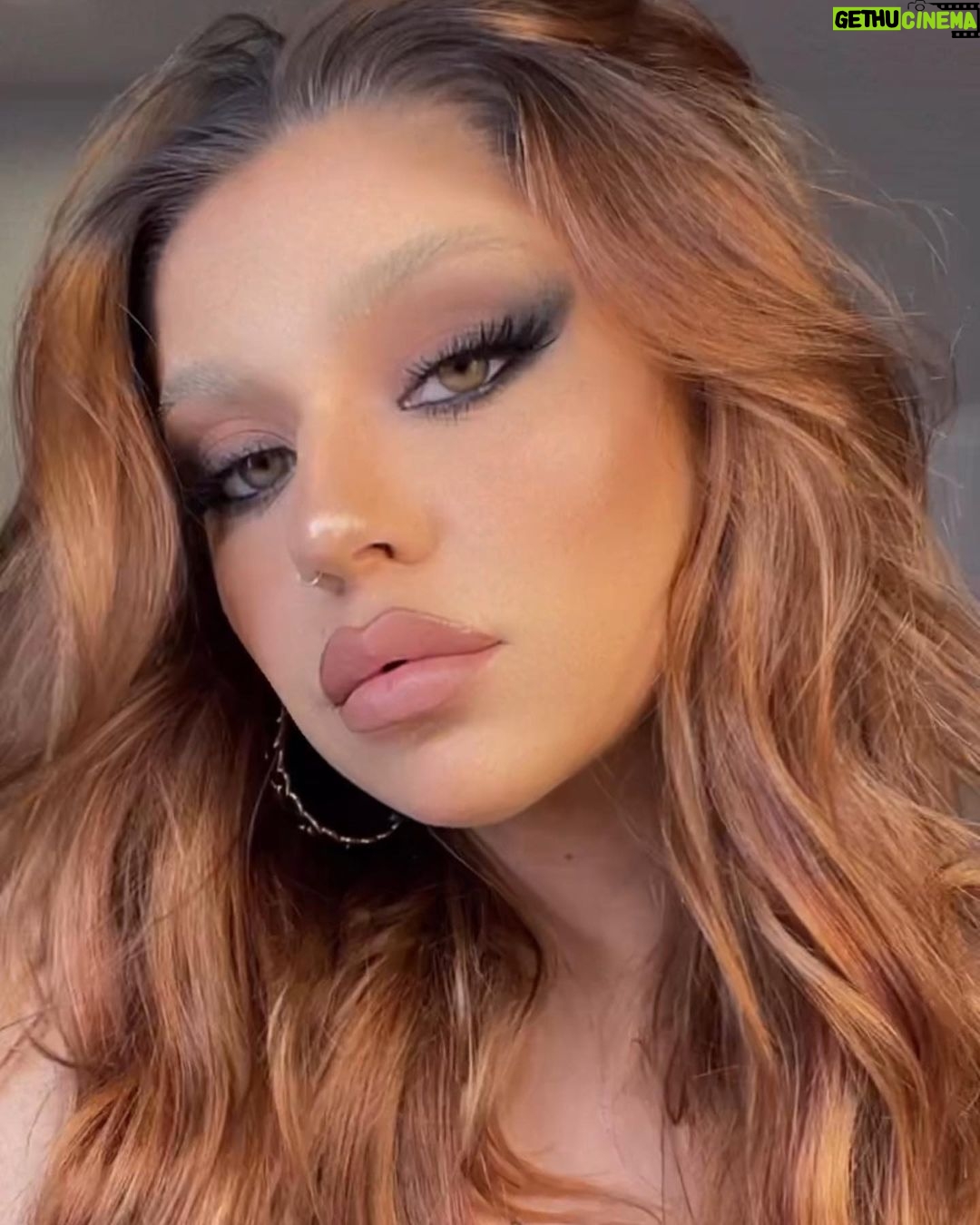 Andrea Russett Instagram - left the brows in 2022