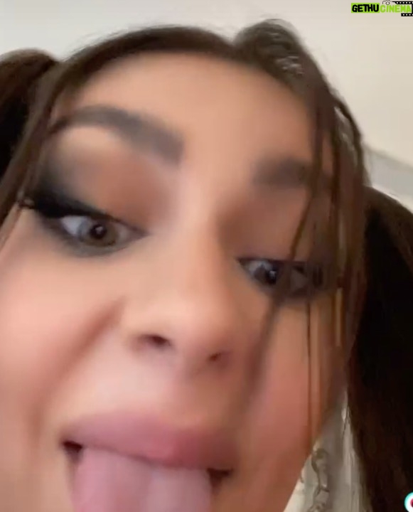 Andrea Russett Instagram - tell me ur favorite lyric from freezing ❄️ and most importantly…….. keep streaming!!!!! 💙