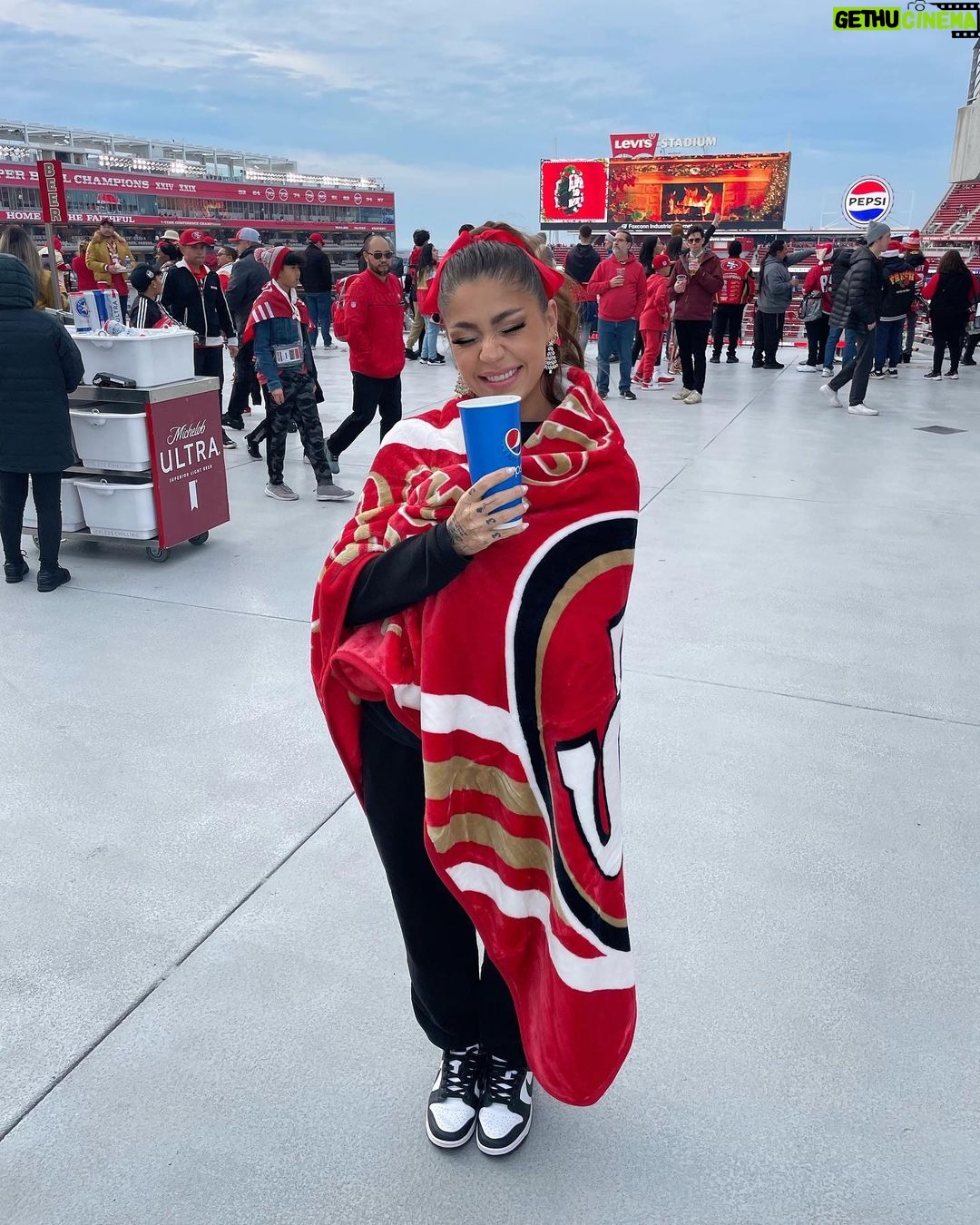 Andrea Russett Instagram - christmas was a BALL 🏈 Levi's Stadium