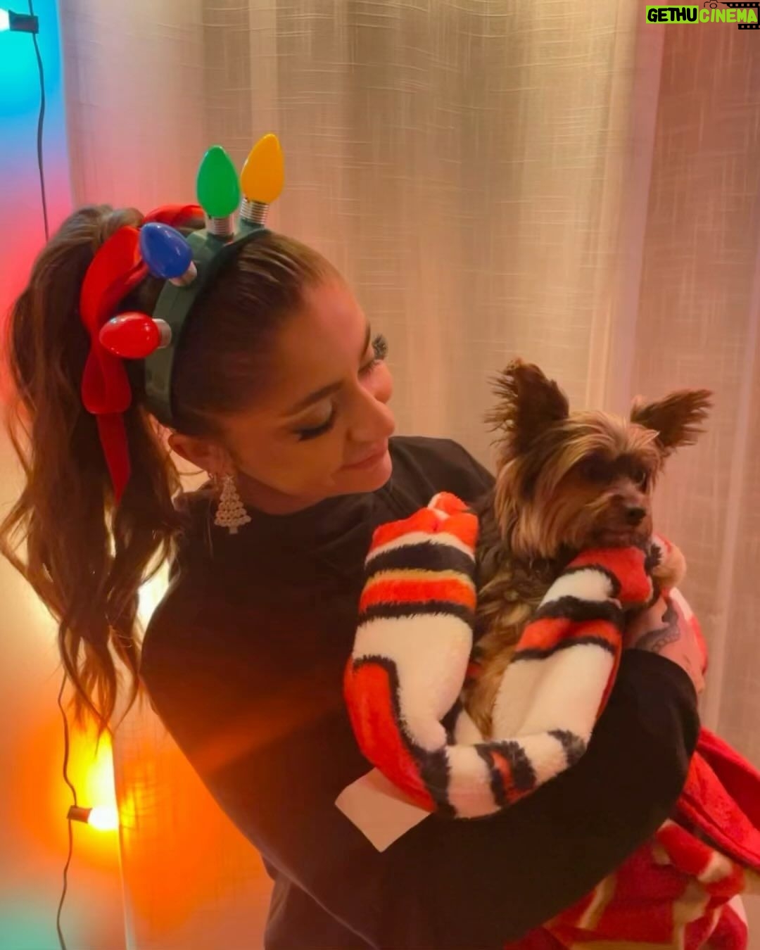 Andrea Russett Instagram - i want pretty lights all year long. let’s all just keep them up ok? happy holidays my darlings 🎀 i hope today was full of love for you. you do deserve it. San Francisco, California