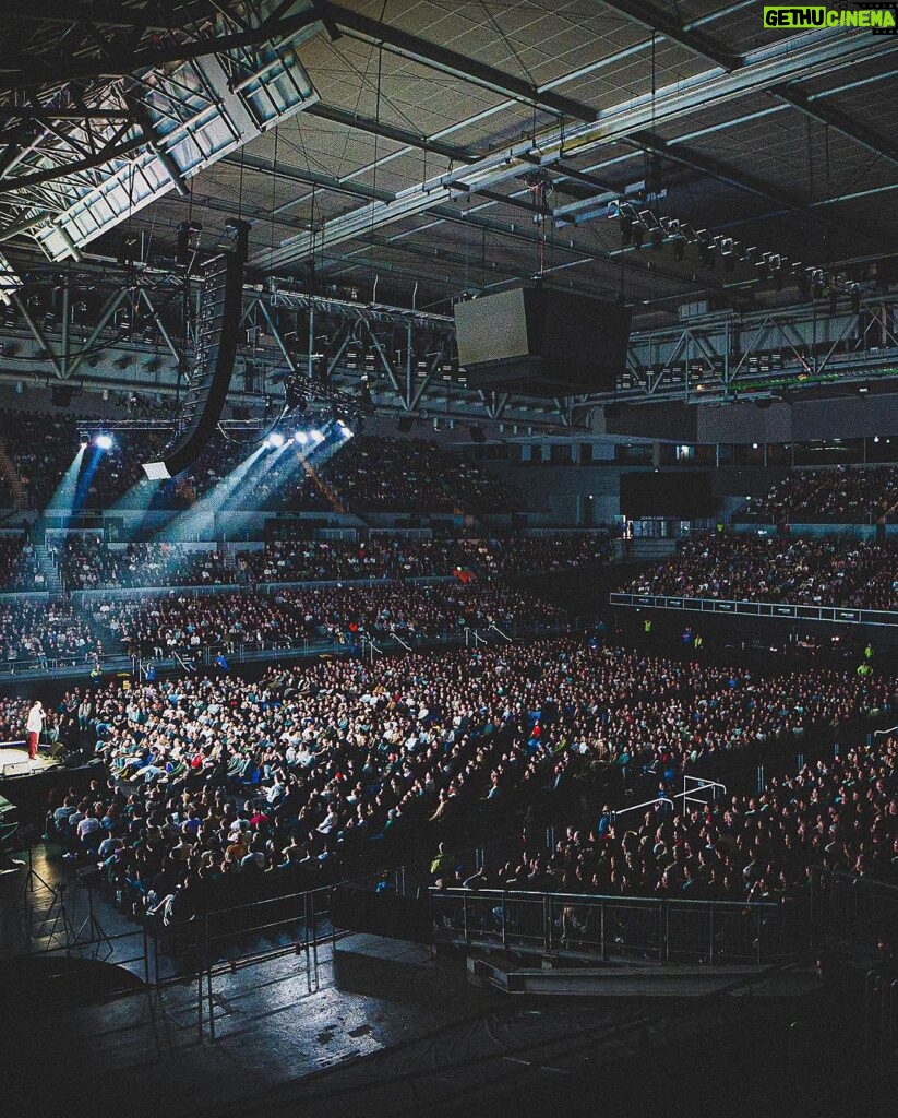 Andrew Schulz Instagram - MELBOURNE the last time I was inside you we did a 400 seat comedy club. This time an arena. Thank you so much for rocking with me all these years. See you again soon. What a life. #TheLifeTour Also shout out @game4padel_aus and @cooper_levey for keeping the Padel addiction going strong 💪💪💪 Great edit @valafilms 🔥🔥🔥 John Cain Arena