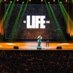 Andrew Schulz Instagram - I am sad to admit that Canadian Niagara Falls might be nicer☹️. Niagara and Windsor thank you so much for coming to #TheLifeTour 🙏🙏🙏. Toronto see you where The Raptors play soon… 😎 Great 📸 @valafilms & @chifftie