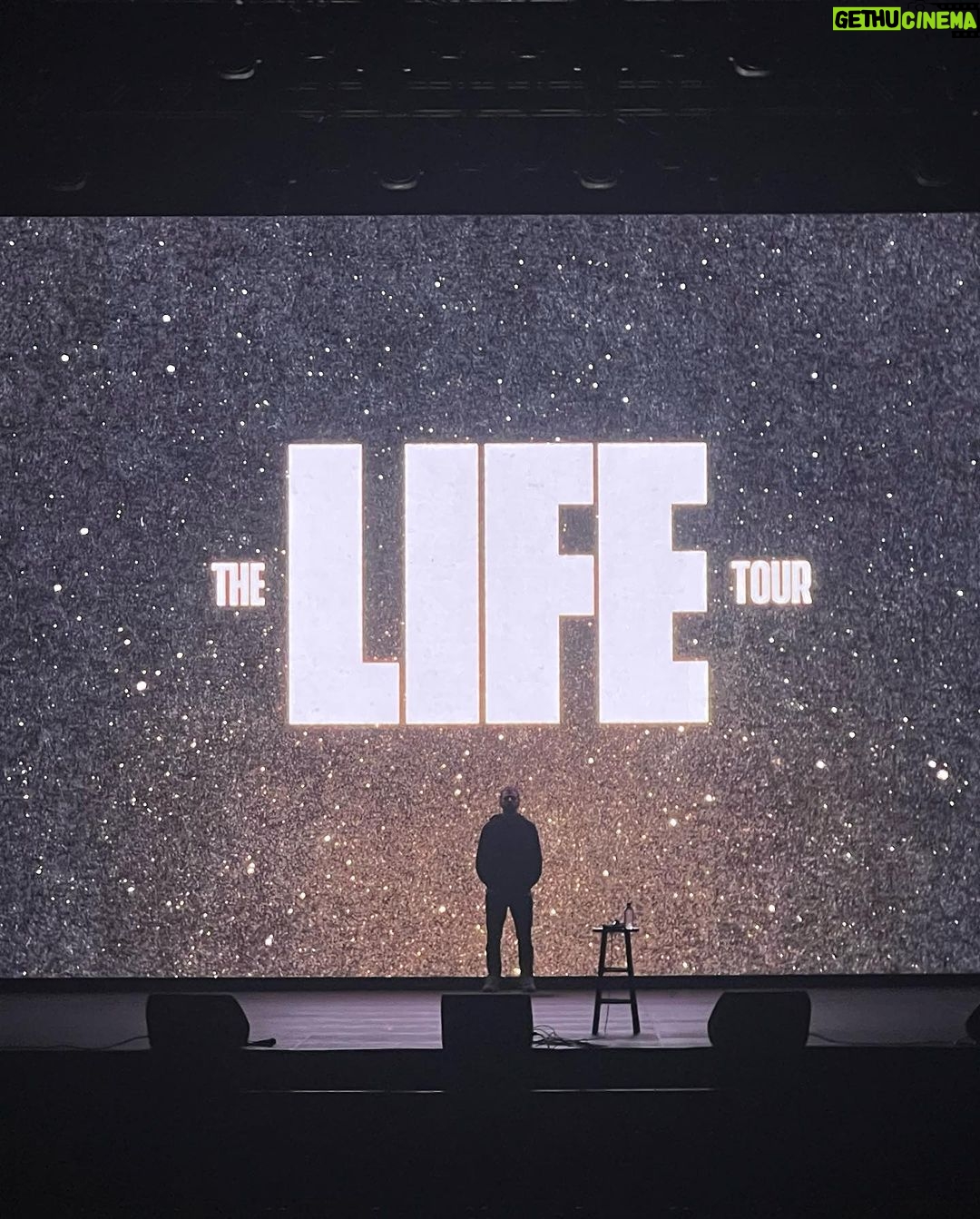 Andrew Schulz Instagram - I am sad to admit that Canadian Niagara Falls might be nicer☹️. Niagara and Windsor thank you so much for coming to #TheLifeTour 🙏🙏🙏. Toronto see you where The Raptors play soon… 😎 Great 📸 @valafilms & @chifftie