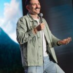 Andrew Schulz Instagram - CALGARY thank you ❤️. When people bring their own seats to the show that’s special. 🙏 The @greatoutdoorscf was 🤌🔥💪 #TheLifeTour Beautiful pics @chifftie & @sydneybuttersphoto Calgary, Canada