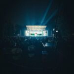 Andrew Schulz Instagram - CALGARY thank you ❤️. When people bring their own seats to the show that’s special. 🙏 The @greatoutdoorscf was 🤌🔥💪 #TheLifeTour Beautiful pics @chifftie & @sydneybuttersphoto Calgary, Canada