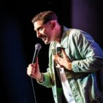 Andrew Schulz Instagram - CALGARY thank you ❤️. When people bring their own seats to the show that’s special. 🙏 The @greatoutdoorscf was 🤌🔥💪 #TheLifeTour Beautiful pics @chifftie & @sydneybuttersphoto Calgary, Canada