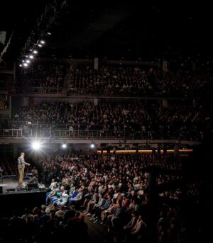 Andrew Schulz Instagram - The GOAT told me a story and now it all makes sense 🤯

BOSTON what a weekend. Thank you for always holding me down. Shout out to 50, Travis and Millys for the love and everyone of y’all that came out to the shows. 🙏

#TheLifeTour 🇺🇸 next stops DC, Philly, SF