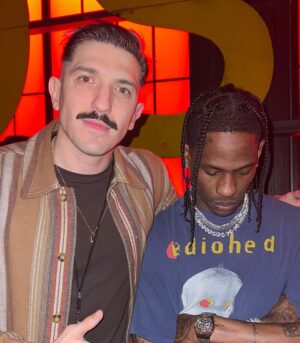 Andrew Schulz Instagram - The GOAT told me a story and now it all makes sense 🤯

BOSTON what a weekend. Thank you for always holding me down. Shout out to 50, Travis and Millys for the love and everyone of y’all that came out to the shows. 🙏

#TheLifeTour 🇺🇸 next stops DC, Philly, SF