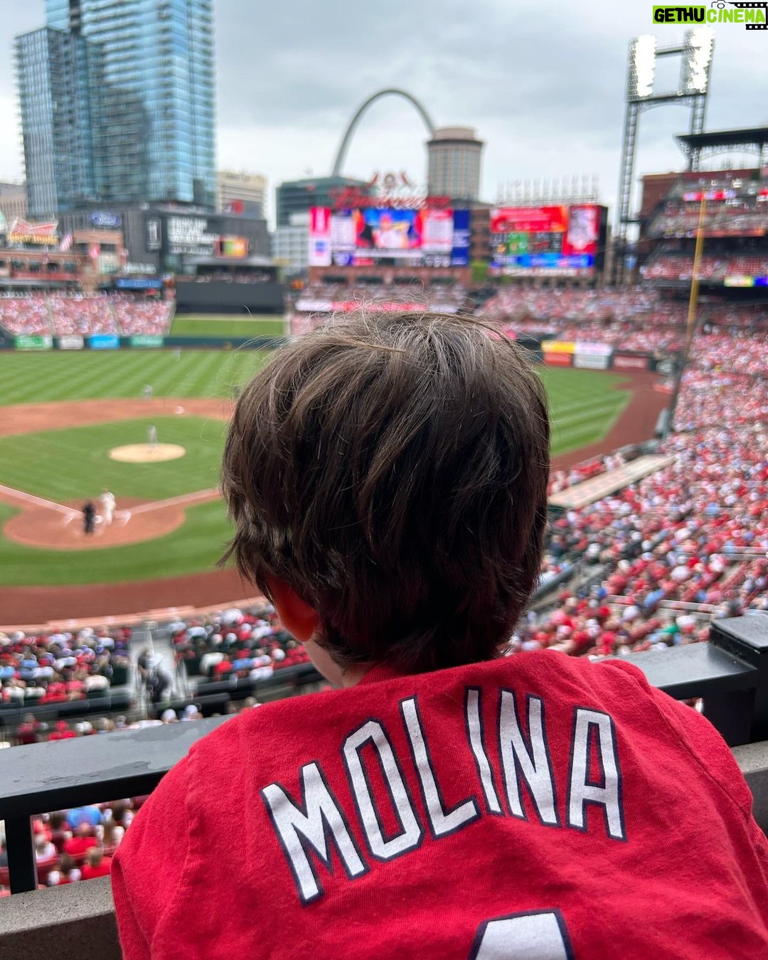 Andy Cohen Instagram - First Cardinal game 🇺🇸 Busch Stadium