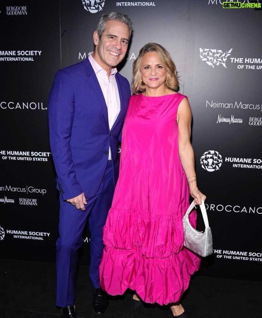 Andy Cohen Instagram - Date Night! Had a ball hosting the @humanesociety gala last night. What great work they do towards not only animal rescue but ending animal testing and fur as fashion. Amy & I laugh so much together. She took the last pic of me making myself comfy backstage playing Scrabble. (📸: @charlessykes)