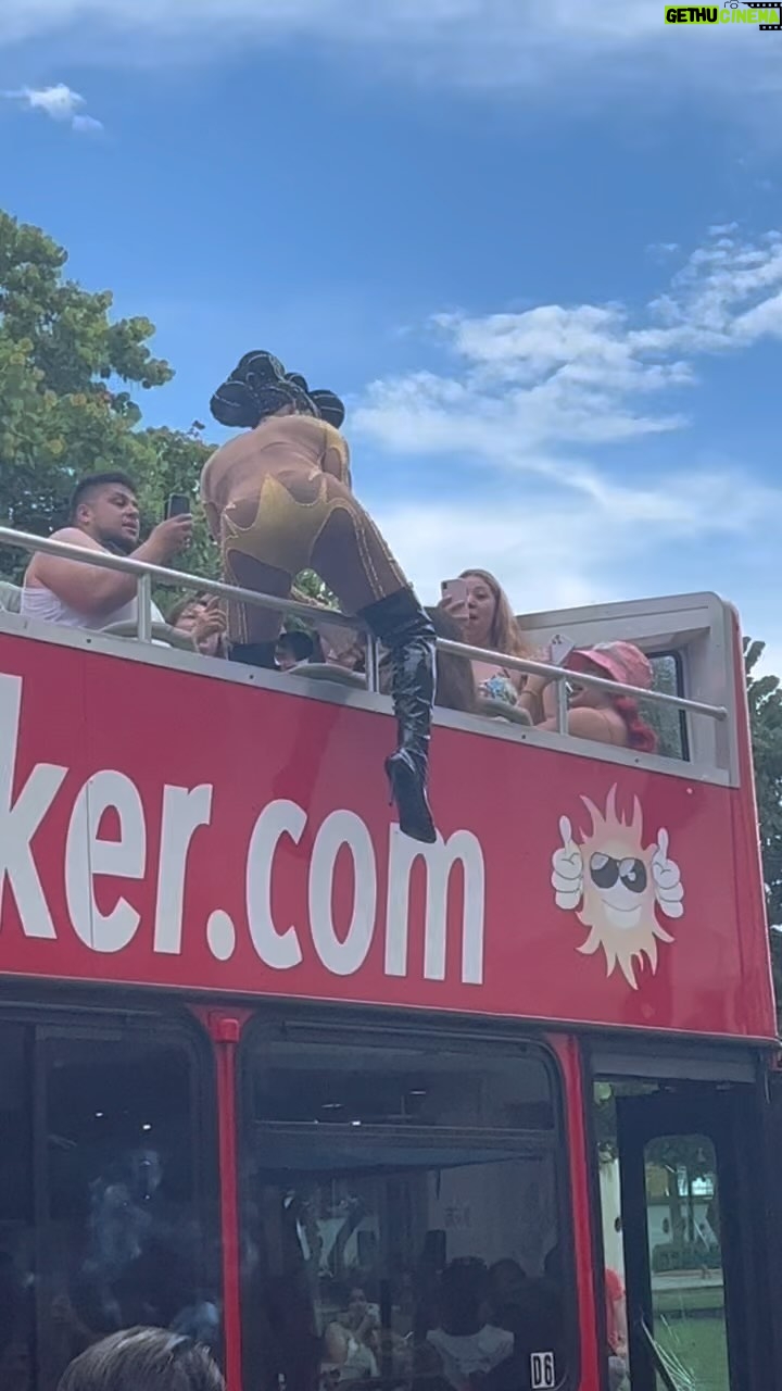 Andy Cohen Instagram - I never hit Miami without a stop at @palacesobe, & @nickrizzo815 sent me a peek of today’s performance from @queenofthebus that had me cheering from NYC!