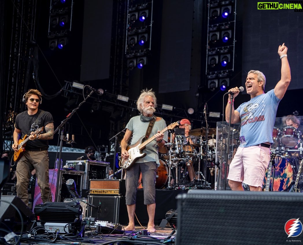 Andy Cohen Instagram - Truly an honor! ⚡️See you tonight at CitiField for more great music! (📸by the legendary @jayblakesberg )