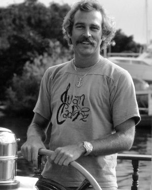 Andy Cohen Instagram - Jimmy Buffett, the king of cool.  He lived life in a happy groove, emanating positivity, joy and kindness. He was everybody’s friend, and Paradise was wherever he was.  Rest in Peace sweet Jimmy. ❤️☀️🌊 🦜 🍔