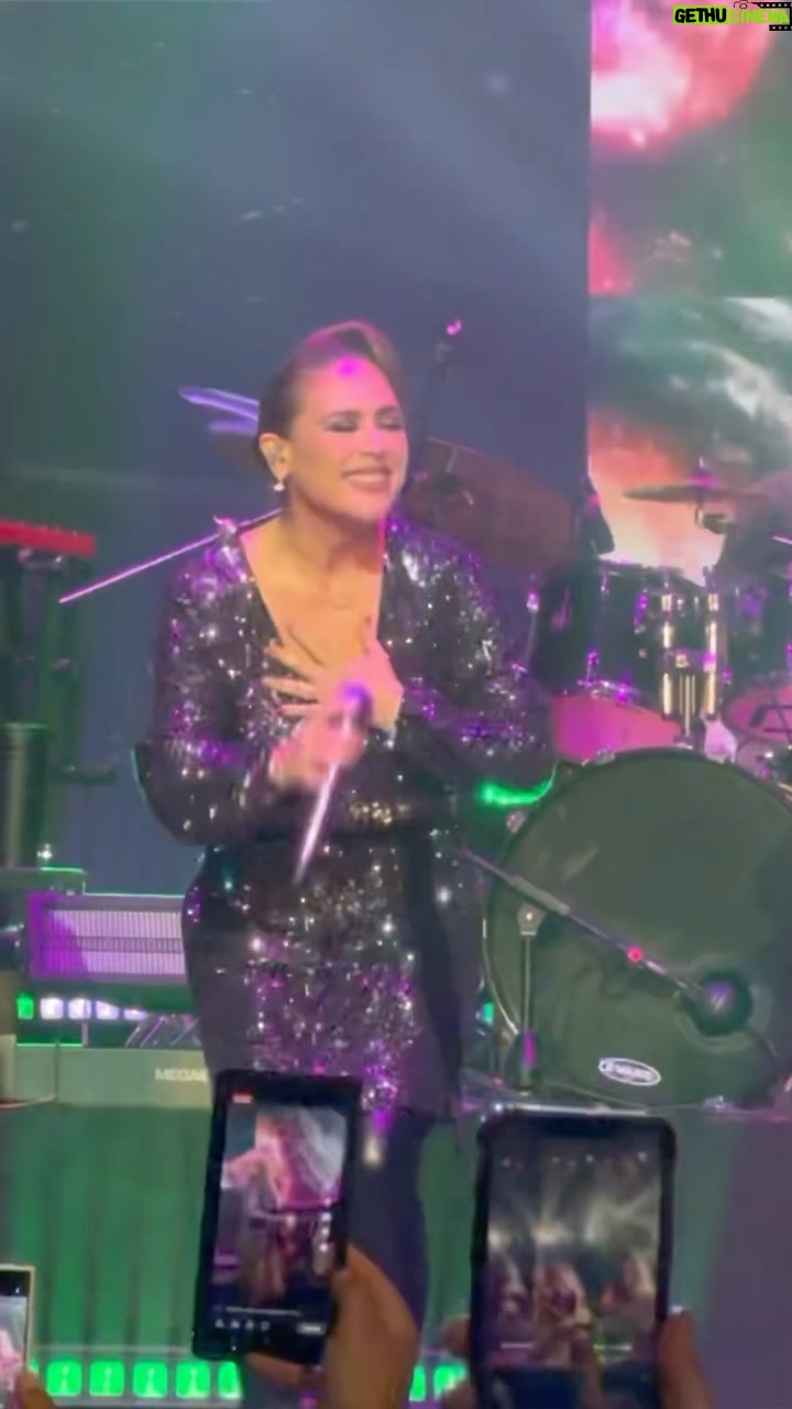 Angélica Vale Instagram - ¡Gracias @lajosa por este sueño hecho realidad! Te admiro y quiero siempre! ¡Gracias! 💜💜💜 The Wiltern
