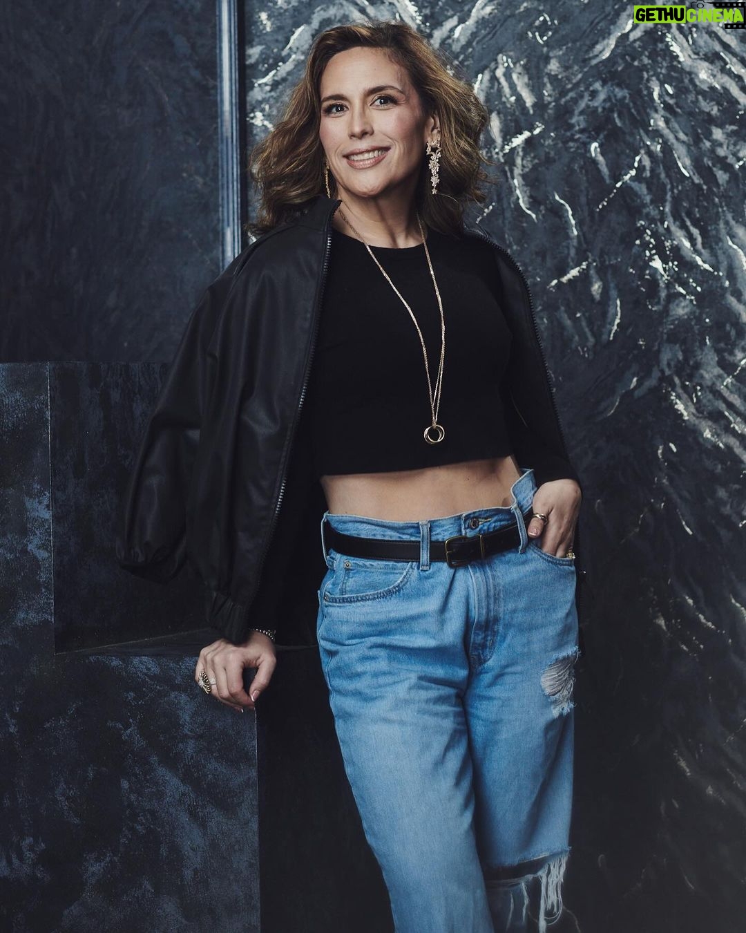 Angélica Vale - 56.2K Likes - Cuando la belleza y el talento se unen 🤩❤️ Nuestra HOST @angelicavaleoriginal ✨ #PremioLoNuestro