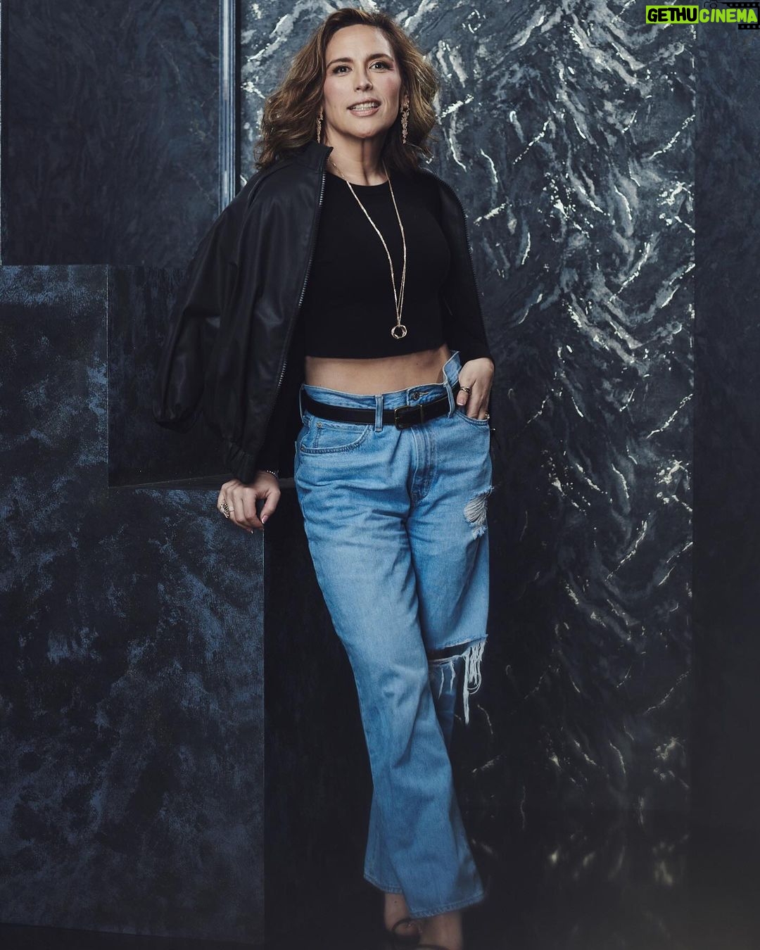 Angélica Vale - 56.2K Likes - Cuando la belleza y el talento se unen 🤩❤️ Nuestra HOST @angelicavaleoriginal ✨ #PremioLoNuestro