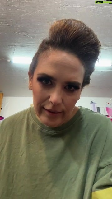 Angélica Vale Instagram - En vivo, en nuestra ultima función de la primer temporada de @vaselinamexico #backstage 💜