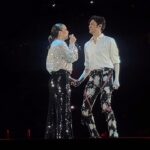 Angélica Vale Instagram - ¡Qué felicidad tener a @bennyibarra de vuelta en esta fiesta! 💃🌟 Y tremenda colaboración que se armó con @angelicavaleoriginal.🔥😮‍💨 #90sPopTour20Arenas #ViveLosNoventas