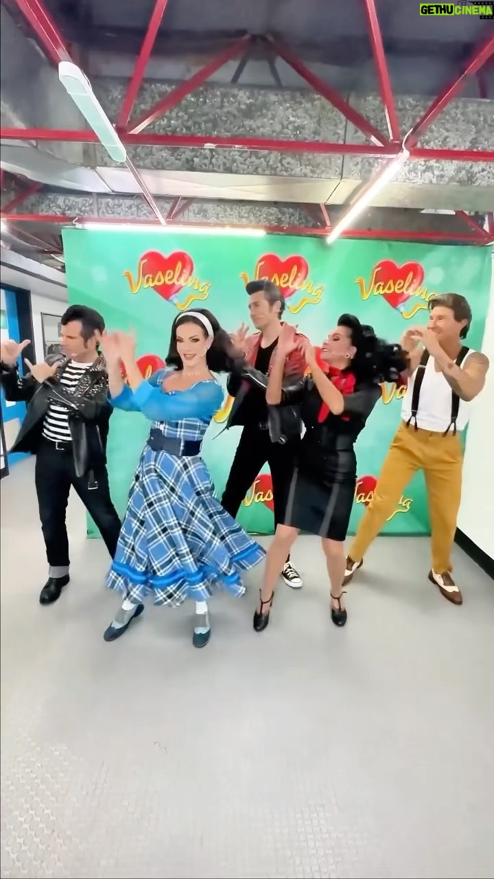 Angélica Vale Instagram - ¡Viva México! Desde @vaselinamexico con mucho amor… ❤️🤍💚