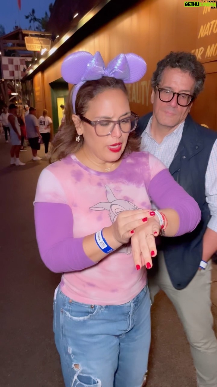 Angélica Vale - 40.8K Likes - ¡YA ESTAMOS AQUÍ! #disneycaliforniaadventure #CaliTakeover