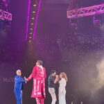 Angélica Vale Instagram - ¡Este si es un tremendo viaje en el tiempo! 💫🔝 @angelicavaleoriginal y @bennyibarra acompañan a nuestros NOVENTEROS 🎉🫶🏼