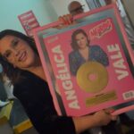 Angélica Vale Instagram - ¡Nuestra querida @angelicavaleoriginal volvió a #MentirasElMusical para engalanarnos con su presencia! 💖 No podía haber mejor madrina de honor para esta función de aniversario y compartir con todo nuestro #Mentiverso y su público. Sin duda la historia de este musical no podría escribirse sin ti ¡Gracias por acompañarnos en esta noche tan especial!. 💙💚🧡💗