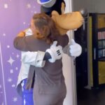 Angélica Vale Instagram - ¡Llegó #Goofy 😍 y nos hicimos amigos 🤩! @disneyland #Disney100